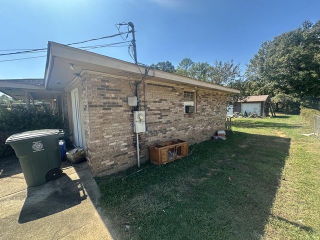 3305 Dena Dr, Dothan, AL 36303
