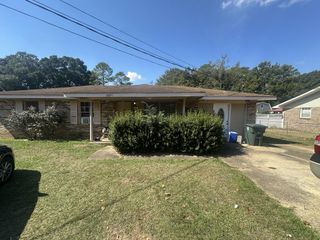 3305 Dena Dr, Dothan, AL 36303