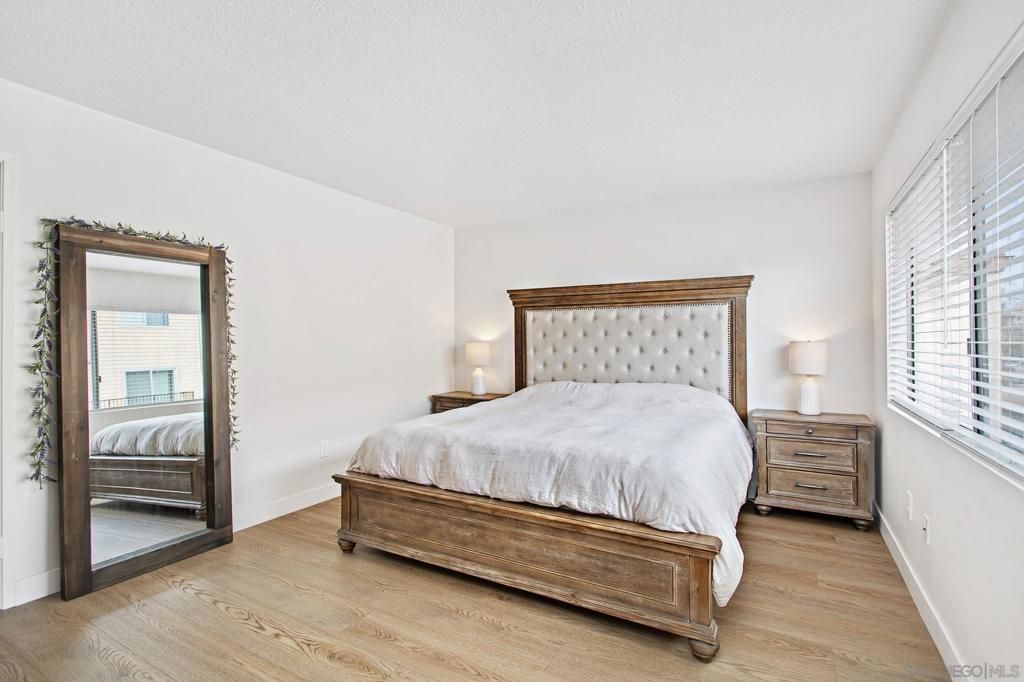 Image 10 of property listing at 7813 Starling Dr, San Diego, CA 92123