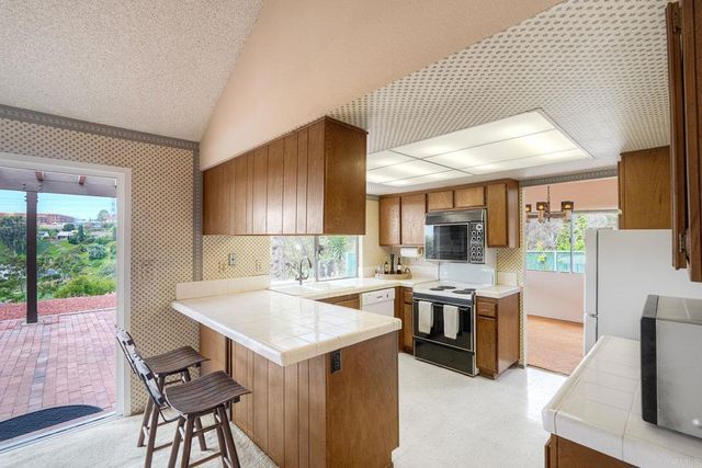 2233 Valley Road, Oceanside, CA 92056