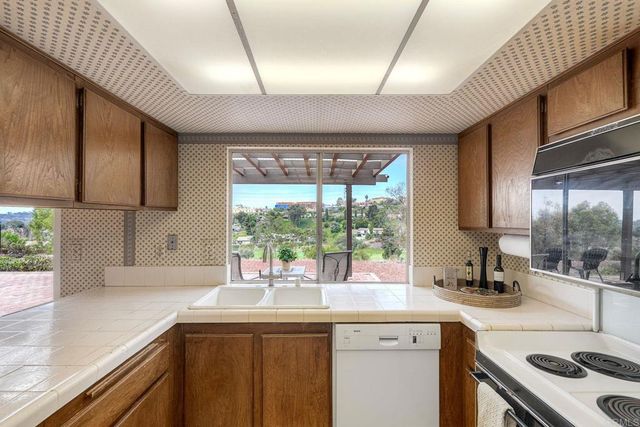 2233 Valley Road, Oceanside, CA 92056