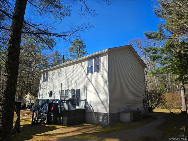 65 W Peenpack Trail, Sparrowbush, NY 12780