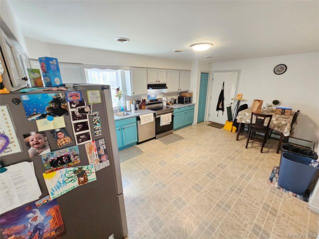 65 W Peenpack Trail, Sparrowbush, NY 12780