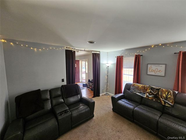 65 W Peenpack Trail, Sparrowbush, NY 12780