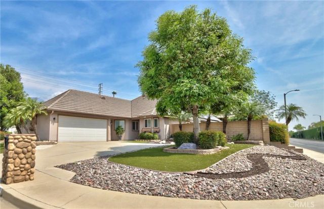 1986 White Rabbit, Upland, CA 91784