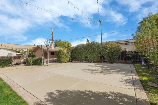 8028 Arroyo Way, Stockton, CA 95209