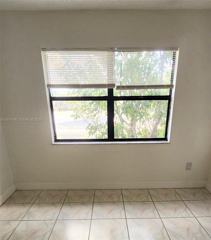 902 NE 209 St 203-40, Miami, FL 33179