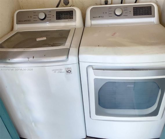 902 NE 209 St 203-40, Miami, FL 33179