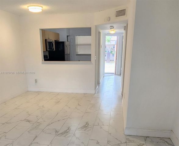 902 NE 209 St 203-40, Miami, FL 33179