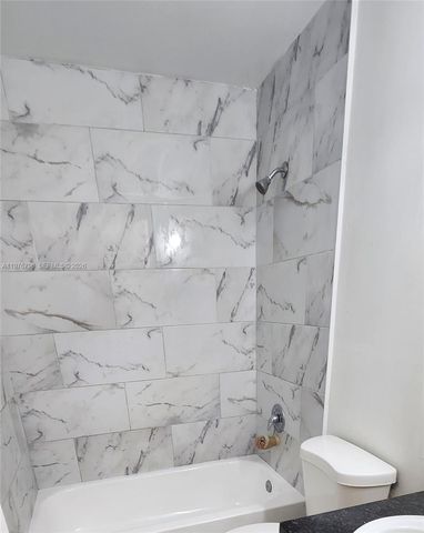 902 NE 209 St 203-40, Miami, FL 33179