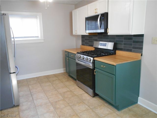 219 17th Street NW, Barberton, OH 44203