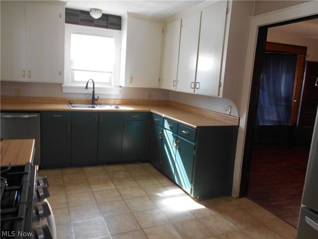 219 17th Street NW, Barberton, OH 44203