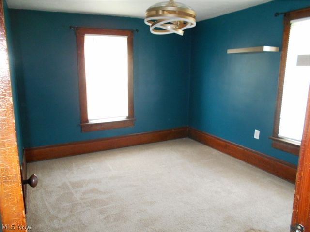 219 17th Street NW, Barberton, OH 44203