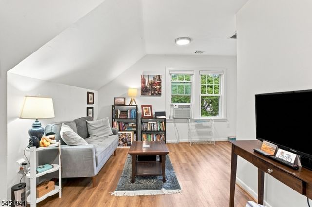 41 N 14Th St, Hawthorne Boro, NJ 07506