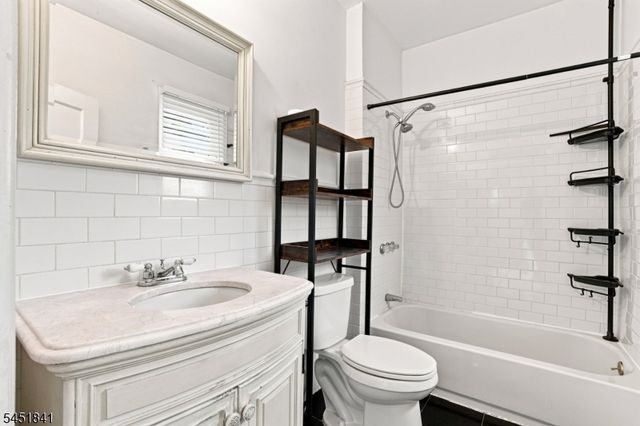 41 N 14Th St, Hawthorne Boro, NJ 07506