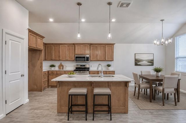 10516 NW 31st Place, Yukon, OK 73099