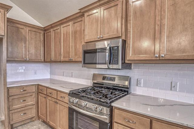 10516 NW 31st Place, Yukon, OK 73099