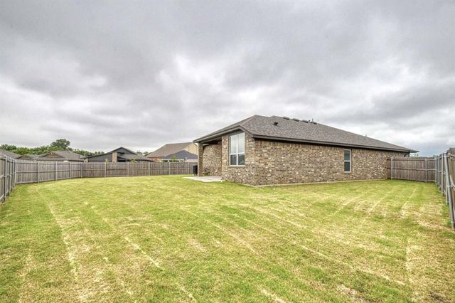 10516 NW 31st Place, Yukon, OK 73099