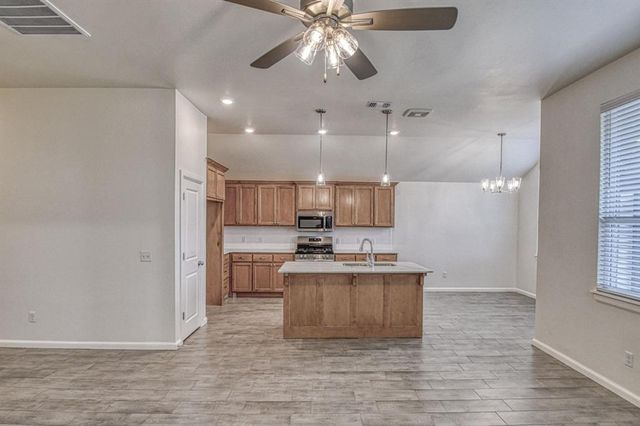 10516 NW 31st Place, Yukon, OK 73099