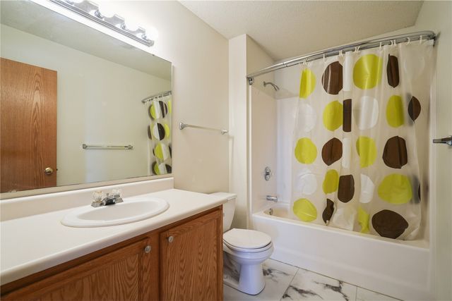 3010 Wilson SW 11, Cedar Rapids, IA 52404