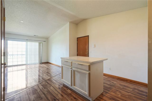 3010 Wilson SW 11, Cedar Rapids, IA 52404