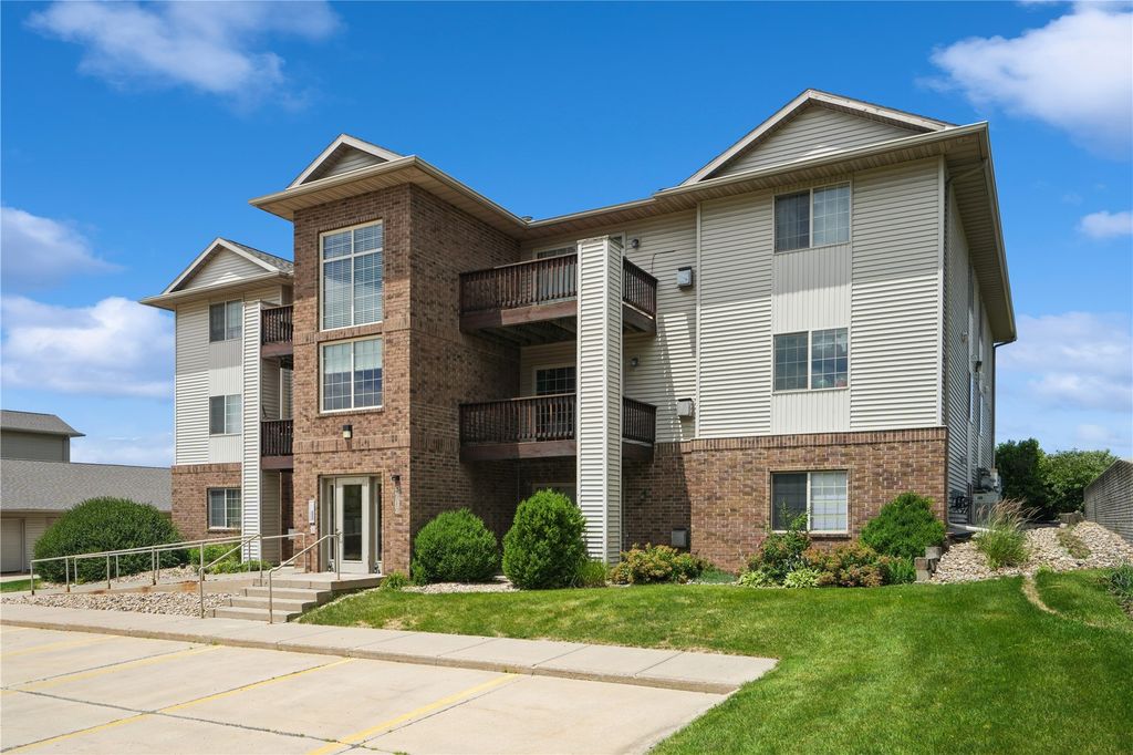 3010 Wilson SW 11, Cedar Rapids, IA 52404