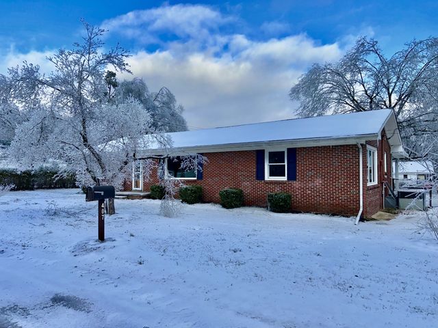 407 Old Hog Creek Road, Waynesboro, TN 38485