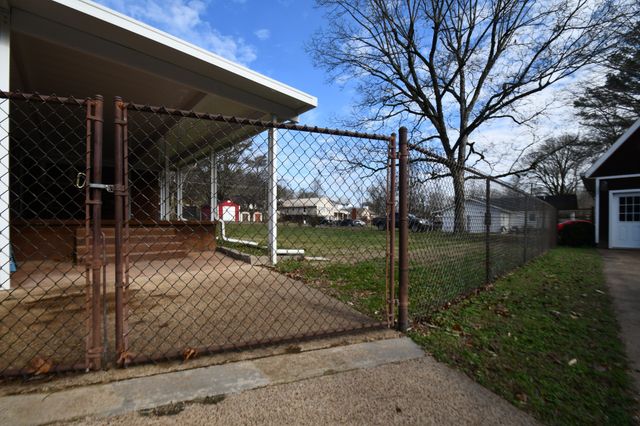 407 Old Hog Creek Road, Waynesboro, TN 38485