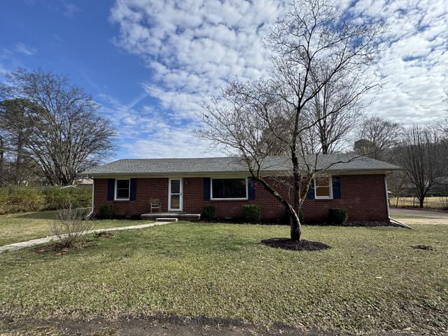 407 Old Hog Creek Road, Waynesboro, TN 38485