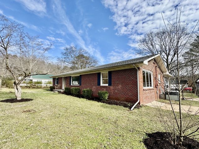 407 Old Hog Creek Road, Waynesboro, TN 38485