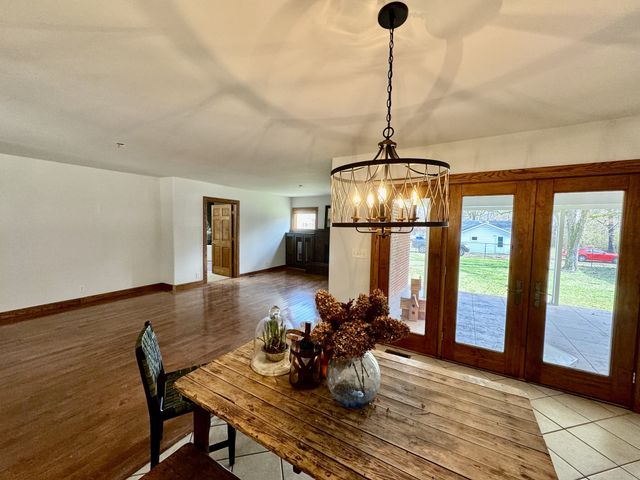 407 Old Hog Creek Road, Waynesboro, TN 38485