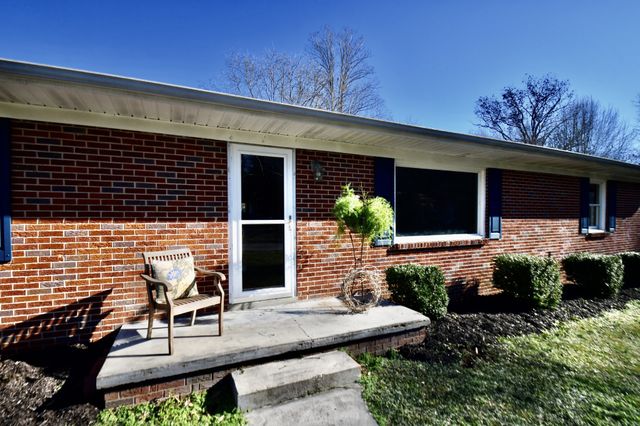 407 Old Hog Creek Road, Waynesboro, TN 38485