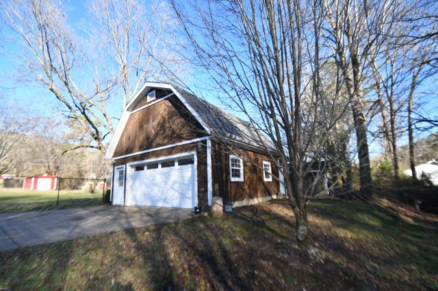 407 Old Hog Creek Road, Waynesboro, TN 38485