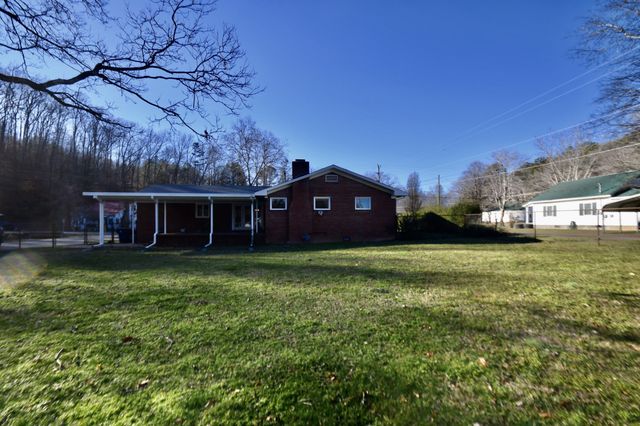 407 Old Hog Creek Road, Waynesboro, TN 38485