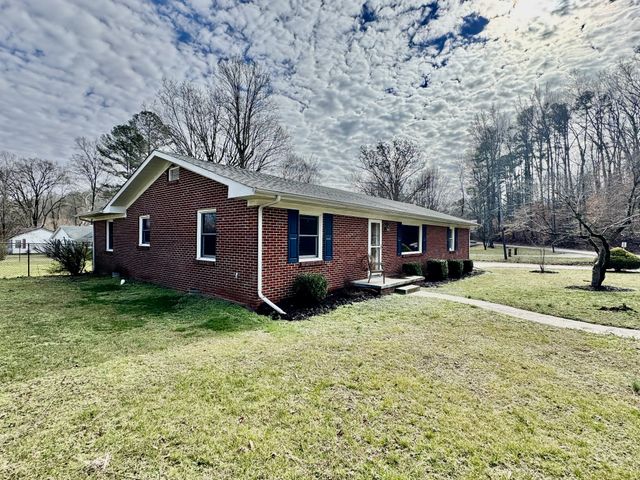 407 Old Hog Creek Road, Waynesboro, TN 38485