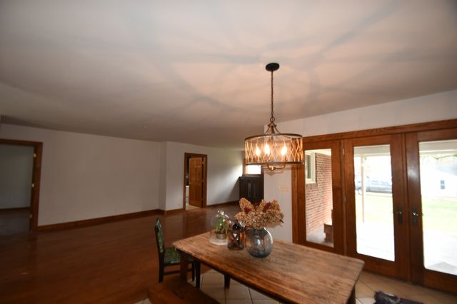 407 Old Hog Creek Road, Waynesboro, TN 38485