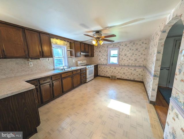 360 SCHOOLHOUSE RD, New Providence, PA 17560
