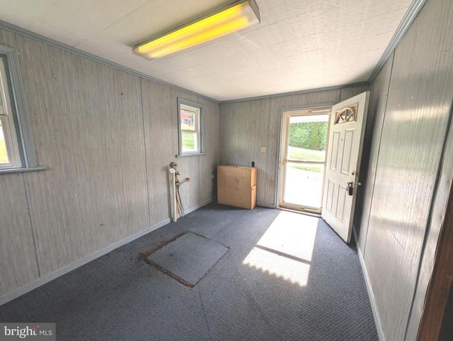 360 SCHOOLHOUSE RD, New Providence, PA 17560