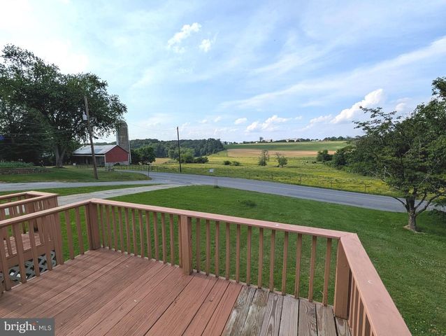 360 SCHOOLHOUSE RD, New Providence, PA 17560