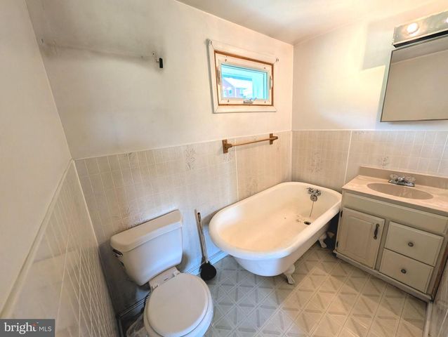 360 SCHOOLHOUSE RD, New Providence, PA 17560