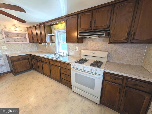360 SCHOOLHOUSE RD, New Providence, PA 17560