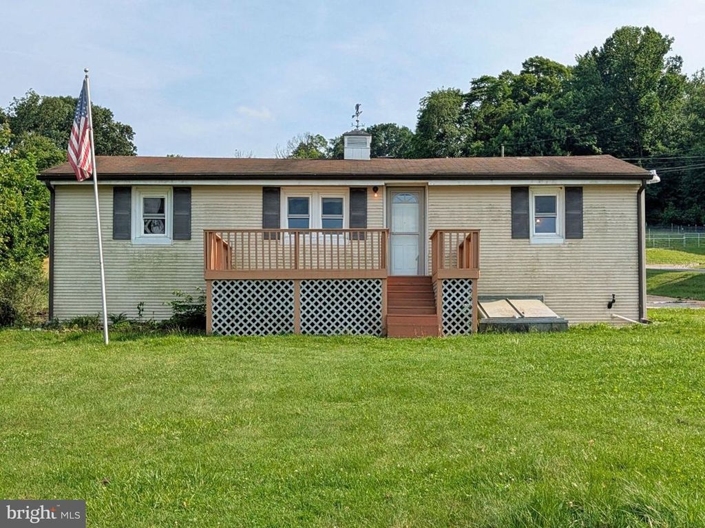360 SCHOOLHOUSE RD, New Providence, PA 17560