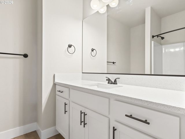 2027 E OTTER Loop 68, La Center, WA 98629