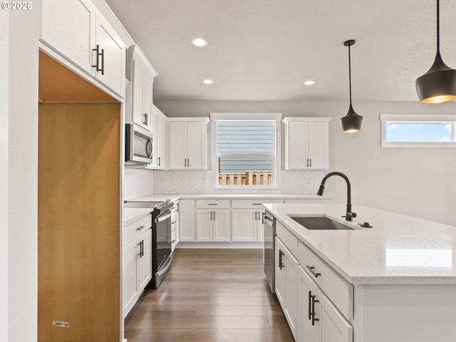 2027 E OTTER Loop 68, La Center, WA 98629