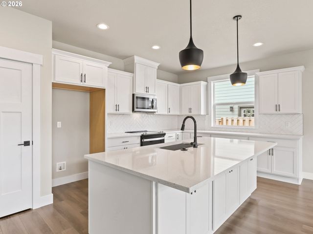 2027 E OTTER Loop 68, La Center, WA 98629