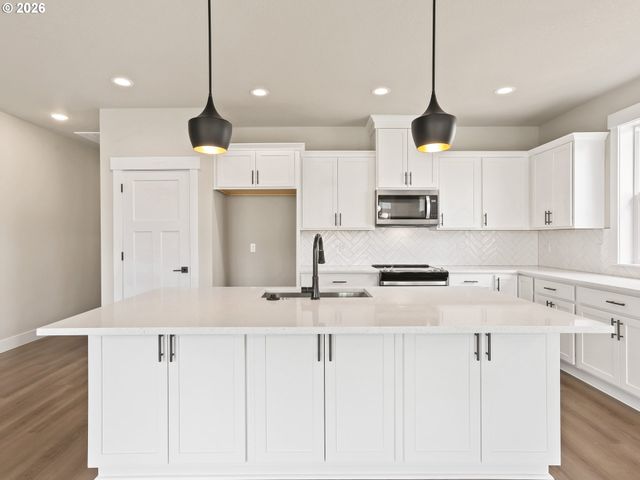 2027 E OTTER Loop 68, La Center, WA 98629