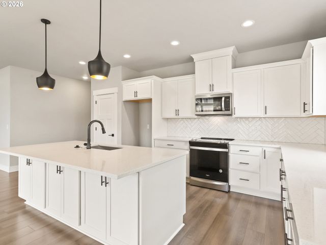 2027 E OTTER Loop 68, La Center, WA 98629