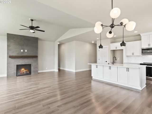 2027 E OTTER Loop 68, La Center, WA 98629