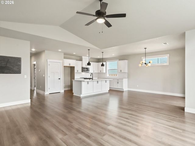 2027 E OTTER Loop 68, La Center, WA 98629