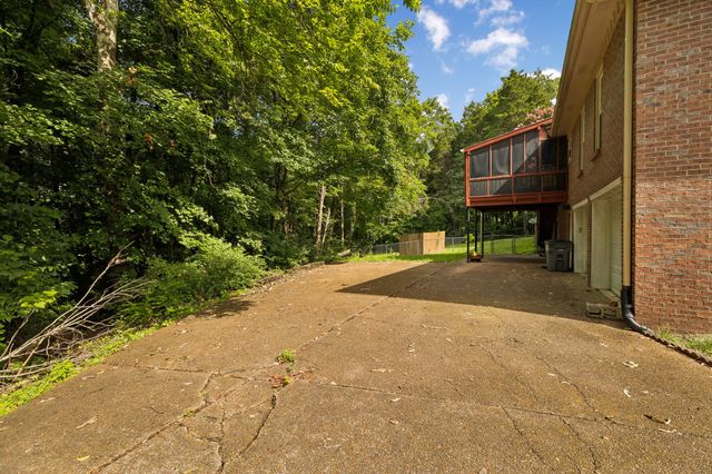 1912 Graceland Dr, Goodlettsville, TN 37072